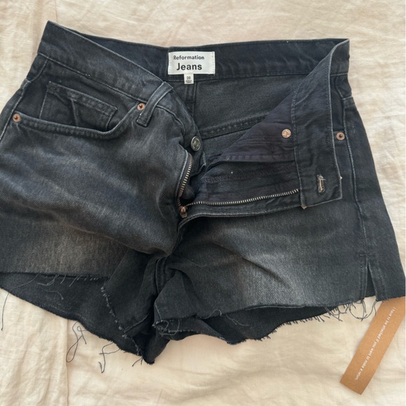 Reformation Dakota Mid Rise Relaxed Shorts - Picture 2 of 3